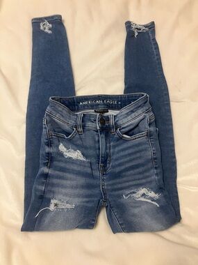 American Eagle Outfitters Women's Distressed Medium Blue Skinny Jeans Sz 00